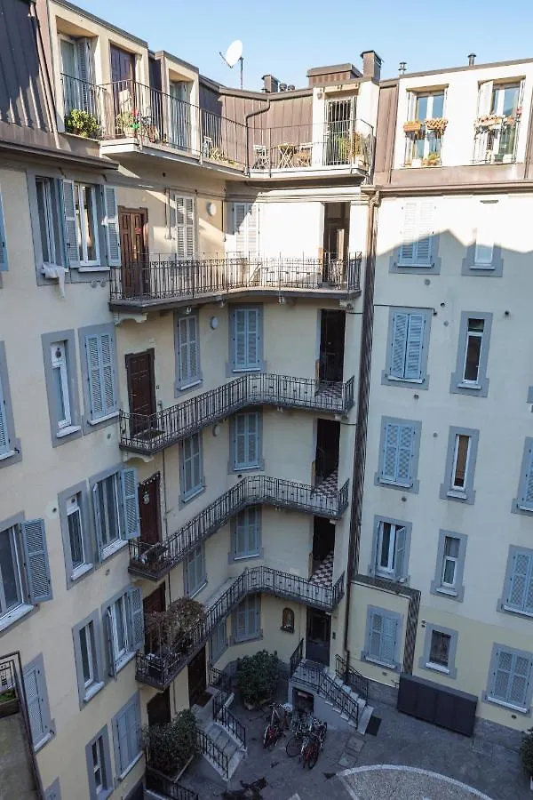 Beplace Apartments In Isola Milan Italy