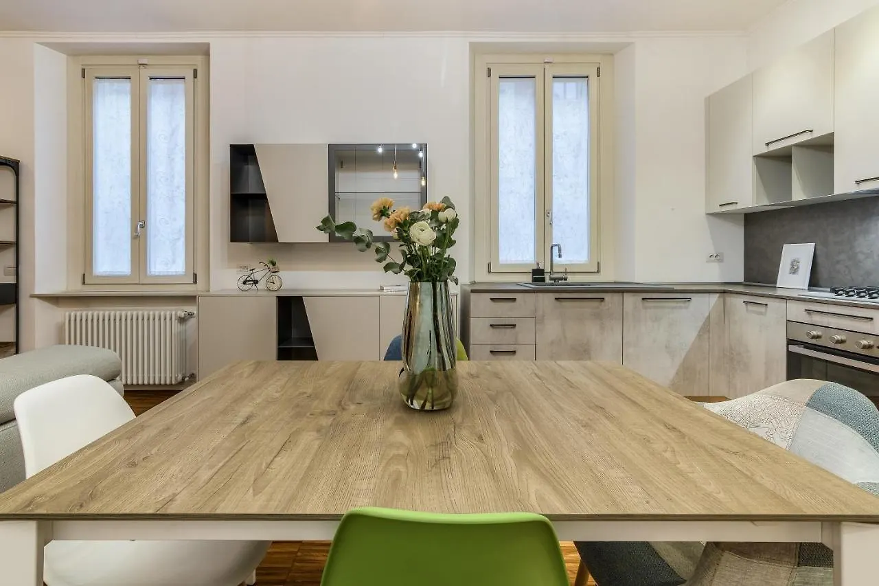 Beplace Apartments In Isola contacts
