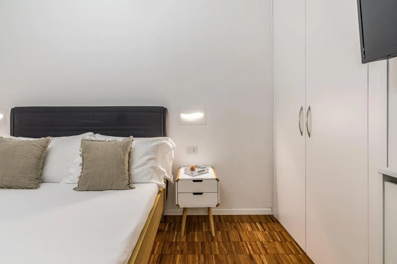 Beplace Apartments In Isola Milan
