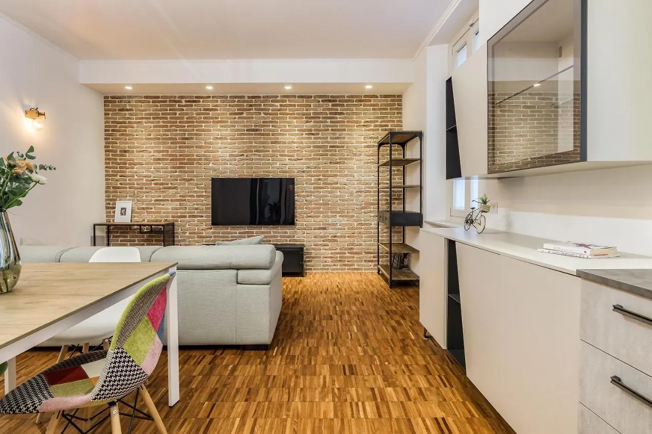 Beplace Apartments In Isola Milan